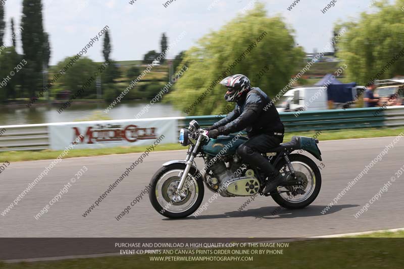 Vintage motorcycle club;eventdigitalimages;mallory park;mallory park trackday photographs;no limits trackdays;peter wileman photography;trackday digital images;trackday photos;vmcc festival 1000 bikes photographs