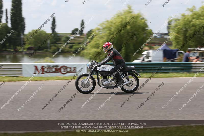 Vintage motorcycle club;eventdigitalimages;mallory park;mallory park trackday photographs;no limits trackdays;peter wileman photography;trackday digital images;trackday photos;vmcc festival 1000 bikes photographs