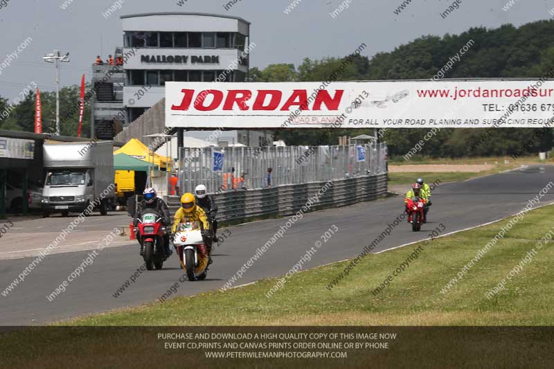 Vintage motorcycle club;eventdigitalimages;mallory park;mallory park trackday photographs;no limits trackdays;peter wileman photography;trackday digital images;trackday photos;vmcc festival 1000 bikes photographs