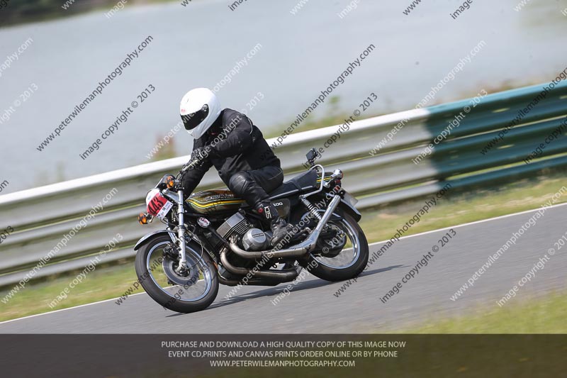 Vintage motorcycle club;eventdigitalimages;mallory park;mallory park trackday photographs;no limits trackdays;peter wileman photography;trackday digital images;trackday photos;vmcc festival 1000 bikes photographs