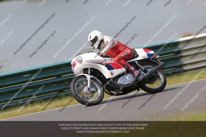 Vintage motorcycle club;eventdigitalimages;mallory park;mallory park trackday photographs;no limits trackdays;peter wileman photography;trackday digital images;trackday photos;vmcc festival 1000 bikes photographs