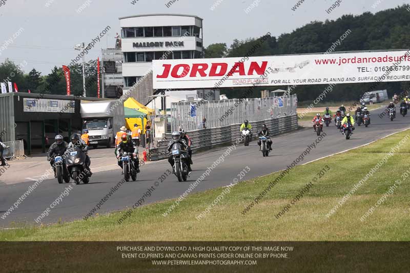 Vintage motorcycle club;eventdigitalimages;mallory park;mallory park trackday photographs;no limits trackdays;peter wileman photography;trackday digital images;trackday photos;vmcc festival 1000 bikes photographs