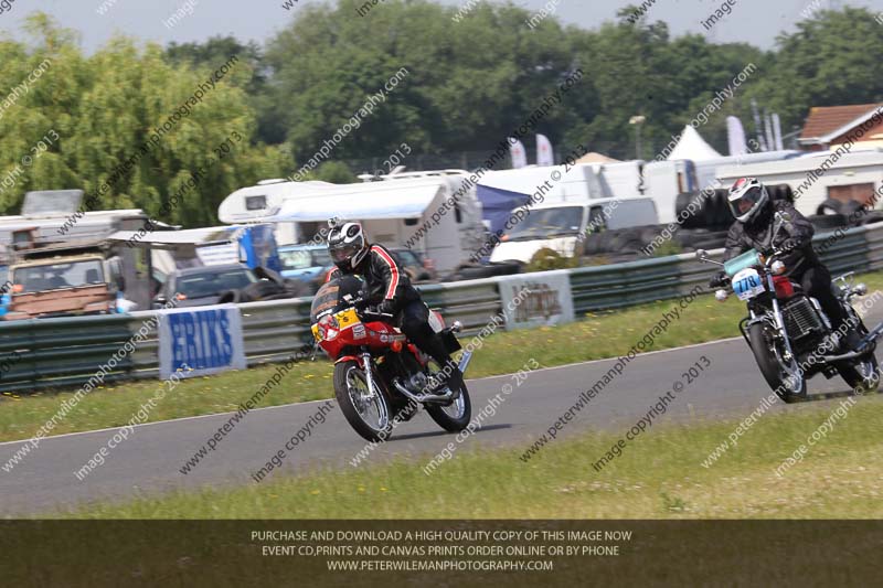 Vintage motorcycle club;eventdigitalimages;mallory park;mallory park trackday photographs;no limits trackdays;peter wileman photography;trackday digital images;trackday photos;vmcc festival 1000 bikes photographs