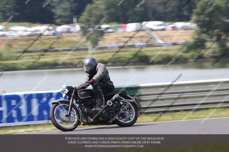 Vintage motorcycle club;eventdigitalimages;mallory park;mallory park trackday photographs;no limits trackdays;peter wileman photography;trackday digital images;trackday photos;vmcc festival 1000 bikes photographs