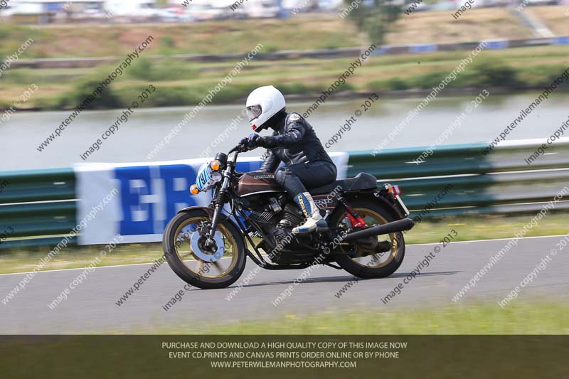 Vintage motorcycle club;eventdigitalimages;mallory park;mallory park trackday photographs;no limits trackdays;peter wileman photography;trackday digital images;trackday photos;vmcc festival 1000 bikes photographs