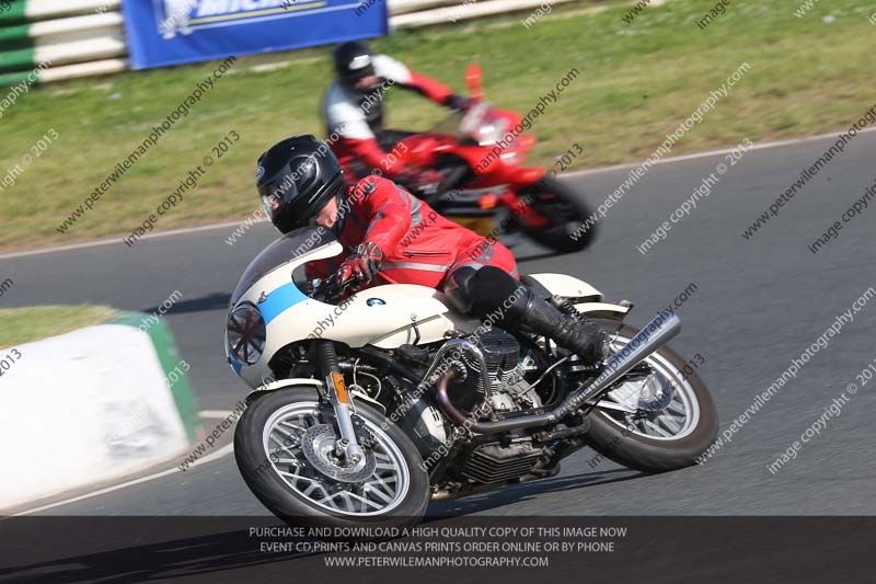 Vintage motorcycle club;eventdigitalimages;mallory park;mallory park trackday photographs;no limits trackdays;peter wileman photography;trackday digital images;trackday photos;vmcc festival 1000 bikes photographs