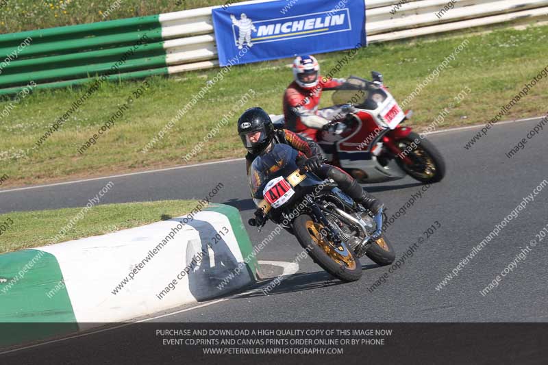 Vintage motorcycle club;eventdigitalimages;mallory park;mallory park trackday photographs;no limits trackdays;peter wileman photography;trackday digital images;trackday photos;vmcc festival 1000 bikes photographs