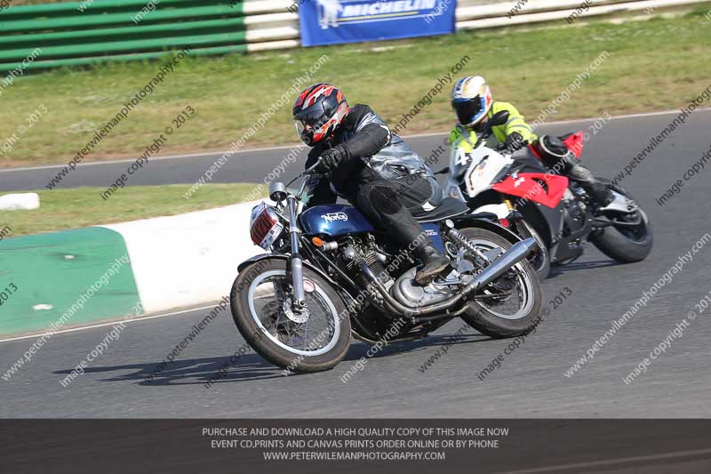 Vintage motorcycle club;eventdigitalimages;mallory park;mallory park trackday photographs;no limits trackdays;peter wileman photography;trackday digital images;trackday photos;vmcc festival 1000 bikes photographs