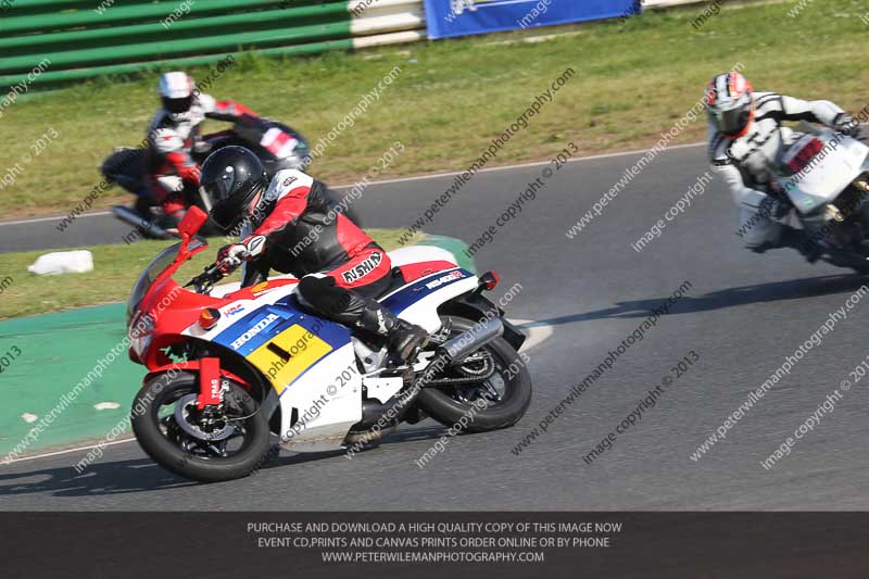 Vintage motorcycle club;eventdigitalimages;mallory park;mallory park trackday photographs;no limits trackdays;peter wileman photography;trackday digital images;trackday photos;vmcc festival 1000 bikes photographs