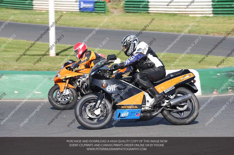 Vintage motorcycle club;eventdigitalimages;mallory park;mallory park trackday photographs;no limits trackdays;peter wileman photography;trackday digital images;trackday photos;vmcc festival 1000 bikes photographs