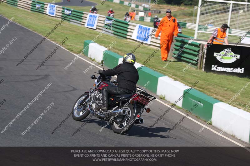 Vintage motorcycle club;eventdigitalimages;mallory park;mallory park trackday photographs;no limits trackdays;peter wileman photography;trackday digital images;trackday photos;vmcc festival 1000 bikes photographs