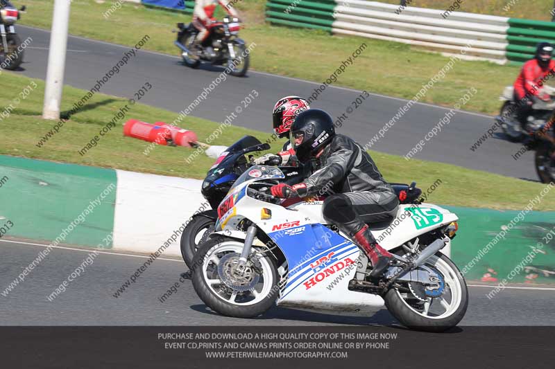 Vintage motorcycle club;eventdigitalimages;mallory park;mallory park trackday photographs;no limits trackdays;peter wileman photography;trackday digital images;trackday photos;vmcc festival 1000 bikes photographs