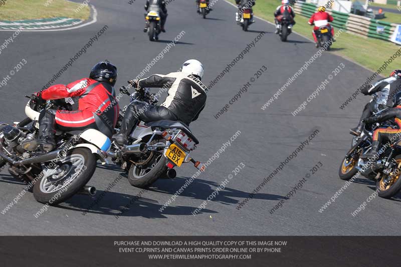 Vintage motorcycle club;eventdigitalimages;mallory park;mallory park trackday photographs;no limits trackdays;peter wileman photography;trackday digital images;trackday photos;vmcc festival 1000 bikes photographs