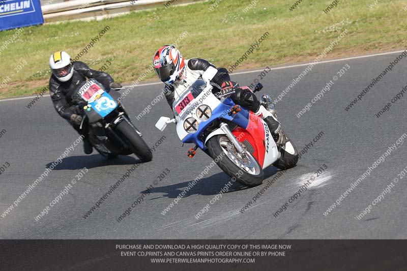 Vintage motorcycle club;eventdigitalimages;mallory park;mallory park trackday photographs;no limits trackdays;peter wileman photography;trackday digital images;trackday photos;vmcc festival 1000 bikes photographs