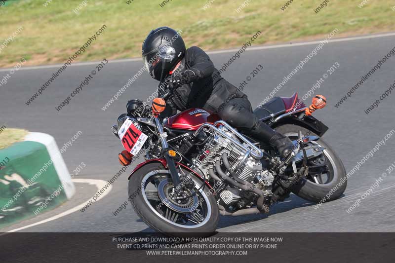 Vintage motorcycle club;eventdigitalimages;mallory park;mallory park trackday photographs;no limits trackdays;peter wileman photography;trackday digital images;trackday photos;vmcc festival 1000 bikes photographs