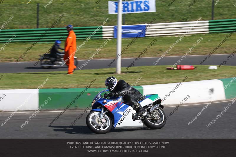 Vintage motorcycle club;eventdigitalimages;mallory park;mallory park trackday photographs;no limits trackdays;peter wileman photography;trackday digital images;trackday photos;vmcc festival 1000 bikes photographs