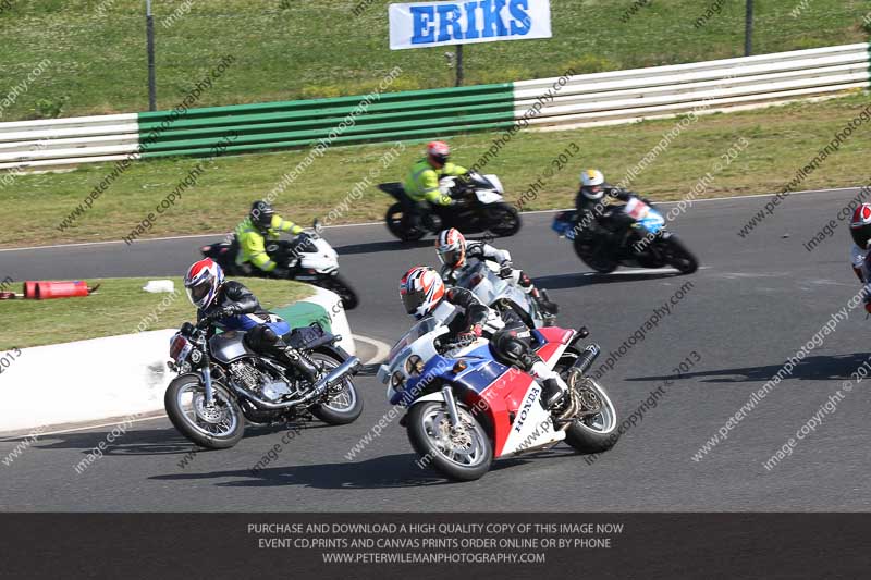 Vintage motorcycle club;eventdigitalimages;mallory park;mallory park trackday photographs;no limits trackdays;peter wileman photography;trackday digital images;trackday photos;vmcc festival 1000 bikes photographs