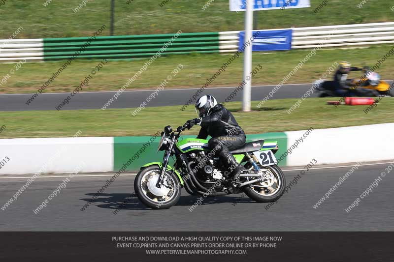 Vintage motorcycle club;eventdigitalimages;mallory park;mallory park trackday photographs;no limits trackdays;peter wileman photography;trackday digital images;trackday photos;vmcc festival 1000 bikes photographs