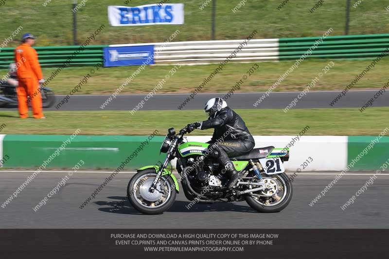 Vintage motorcycle club;eventdigitalimages;mallory park;mallory park trackday photographs;no limits trackdays;peter wileman photography;trackday digital images;trackday photos;vmcc festival 1000 bikes photographs