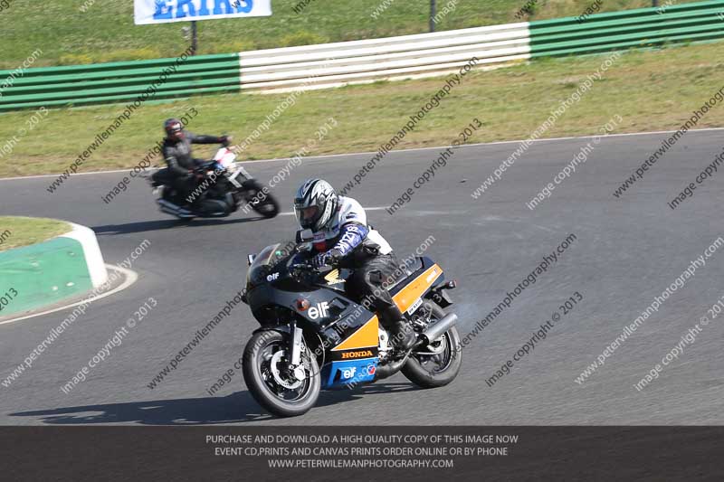 Vintage motorcycle club;eventdigitalimages;mallory park;mallory park trackday photographs;no limits trackdays;peter wileman photography;trackday digital images;trackday photos;vmcc festival 1000 bikes photographs