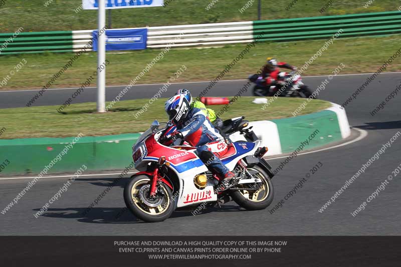 Vintage motorcycle club;eventdigitalimages;mallory park;mallory park trackday photographs;no limits trackdays;peter wileman photography;trackday digital images;trackday photos;vmcc festival 1000 bikes photographs