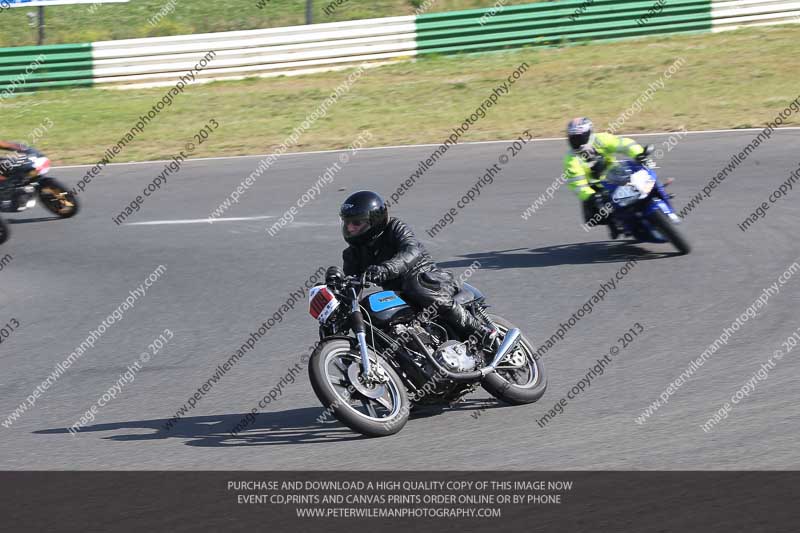 Vintage motorcycle club;eventdigitalimages;mallory park;mallory park trackday photographs;no limits trackdays;peter wileman photography;trackday digital images;trackday photos;vmcc festival 1000 bikes photographs