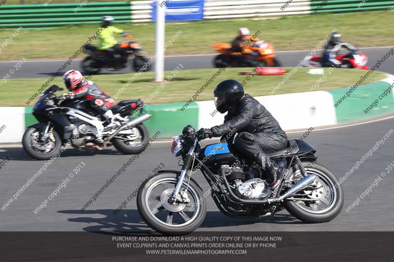 Vintage motorcycle club;eventdigitalimages;mallory park;mallory park trackday photographs;no limits trackdays;peter wileman photography;trackday digital images;trackday photos;vmcc festival 1000 bikes photographs