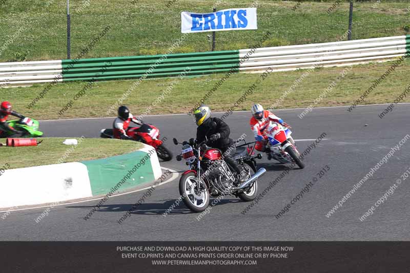 Vintage motorcycle club;eventdigitalimages;mallory park;mallory park trackday photographs;no limits trackdays;peter wileman photography;trackday digital images;trackday photos;vmcc festival 1000 bikes photographs