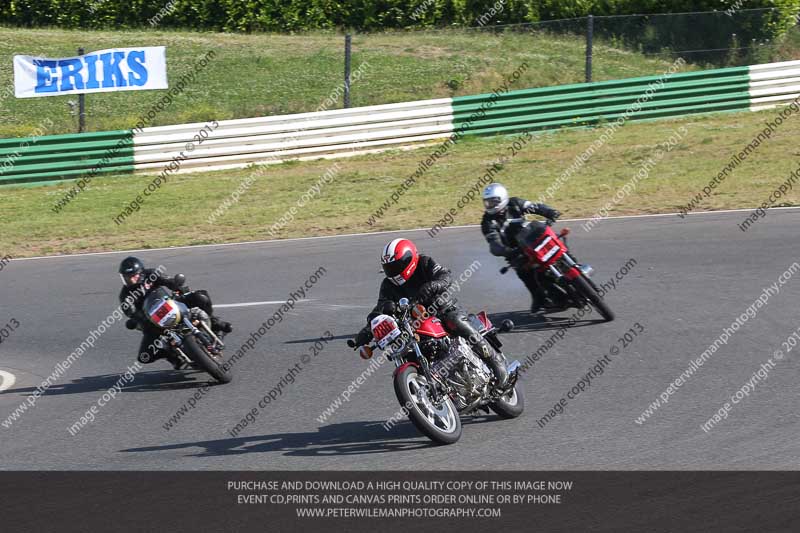 Vintage motorcycle club;eventdigitalimages;mallory park;mallory park trackday photographs;no limits trackdays;peter wileman photography;trackday digital images;trackday photos;vmcc festival 1000 bikes photographs