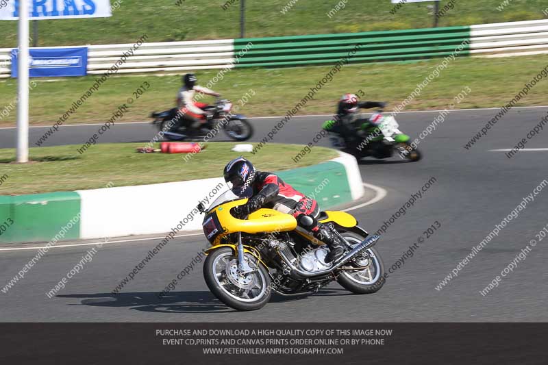 Vintage motorcycle club;eventdigitalimages;mallory park;mallory park trackday photographs;no limits trackdays;peter wileman photography;trackday digital images;trackday photos;vmcc festival 1000 bikes photographs