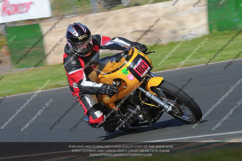 Vintage motorcycle club;eventdigitalimages;mallory park;mallory park trackday photographs;no limits trackdays;peter wileman photography;trackday digital images;trackday photos;vmcc festival 1000 bikes photographs