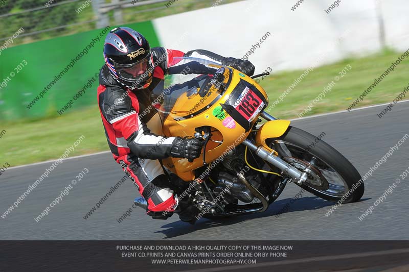 Vintage motorcycle club;eventdigitalimages;mallory park;mallory park trackday photographs;no limits trackdays;peter wileman photography;trackday digital images;trackday photos;vmcc festival 1000 bikes photographs