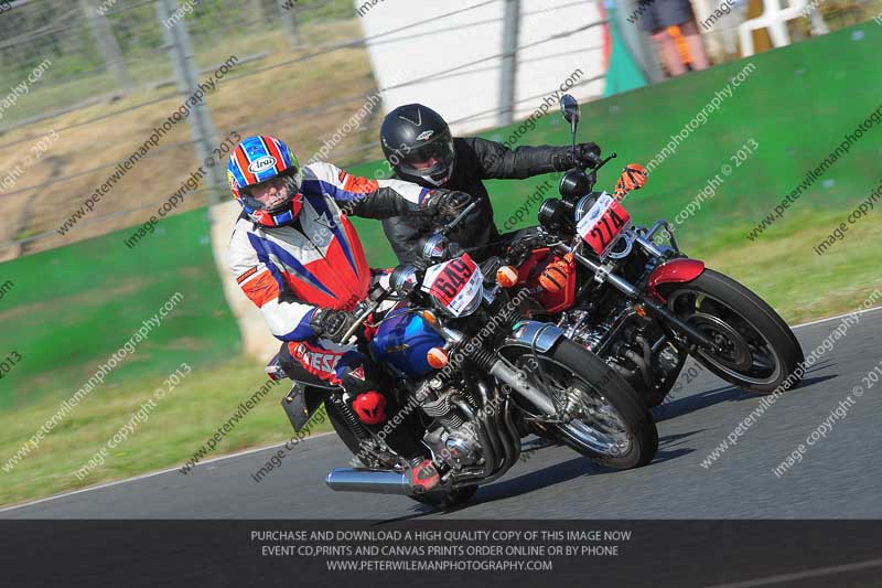 Vintage motorcycle club;eventdigitalimages;mallory park;mallory park trackday photographs;no limits trackdays;peter wileman photography;trackday digital images;trackday photos;vmcc festival 1000 bikes photographs