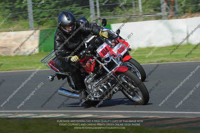 Vintage motorcycle club;eventdigitalimages;mallory park;mallory park trackday photographs;no limits trackdays;peter wileman photography;trackday digital images;trackday photos;vmcc festival 1000 bikes photographs