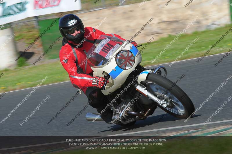 Vintage motorcycle club;eventdigitalimages;mallory park;mallory park trackday photographs;no limits trackdays;peter wileman photography;trackday digital images;trackday photos;vmcc festival 1000 bikes photographs