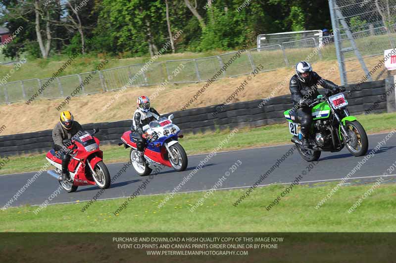 Vintage motorcycle club;eventdigitalimages;mallory park;mallory park trackday photographs;no limits trackdays;peter wileman photography;trackday digital images;trackday photos;vmcc festival 1000 bikes photographs