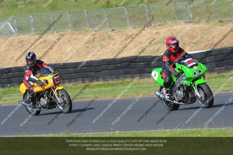 Vintage motorcycle club;eventdigitalimages;mallory park;mallory park trackday photographs;no limits trackdays;peter wileman photography;trackday digital images;trackday photos;vmcc festival 1000 bikes photographs