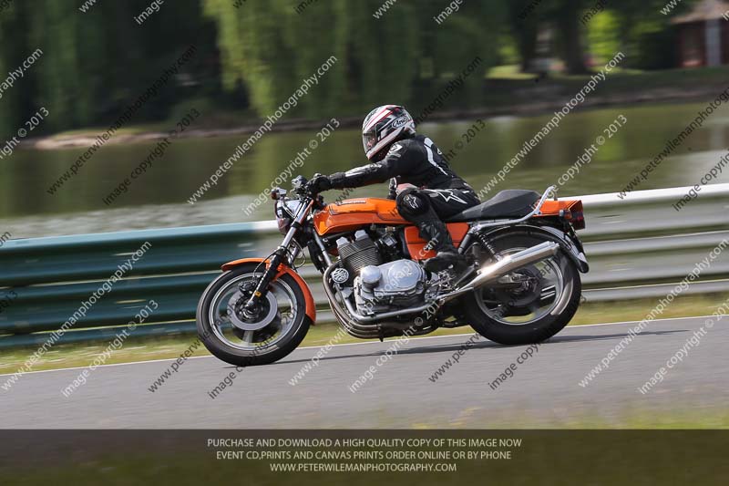 Vintage motorcycle club;eventdigitalimages;mallory park;mallory park trackday photographs;no limits trackdays;peter wileman photography;trackday digital images;trackday photos;vmcc festival 1000 bikes photographs