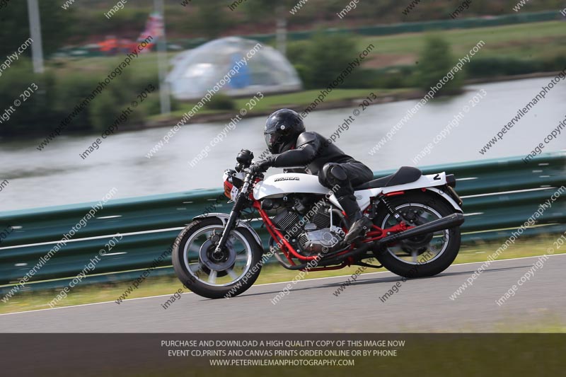 Vintage motorcycle club;eventdigitalimages;mallory park;mallory park trackday photographs;no limits trackdays;peter wileman photography;trackday digital images;trackday photos;vmcc festival 1000 bikes photographs