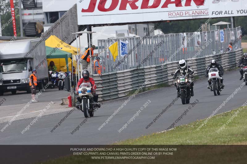 Vintage motorcycle club;eventdigitalimages;mallory park;mallory park trackday photographs;no limits trackdays;peter wileman photography;trackday digital images;trackday photos;vmcc festival 1000 bikes photographs