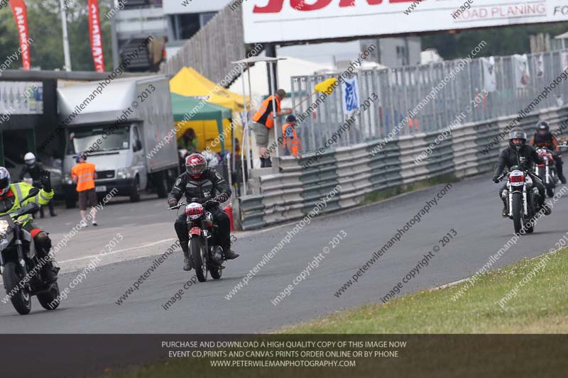 Vintage motorcycle club;eventdigitalimages;mallory park;mallory park trackday photographs;no limits trackdays;peter wileman photography;trackday digital images;trackday photos;vmcc festival 1000 bikes photographs