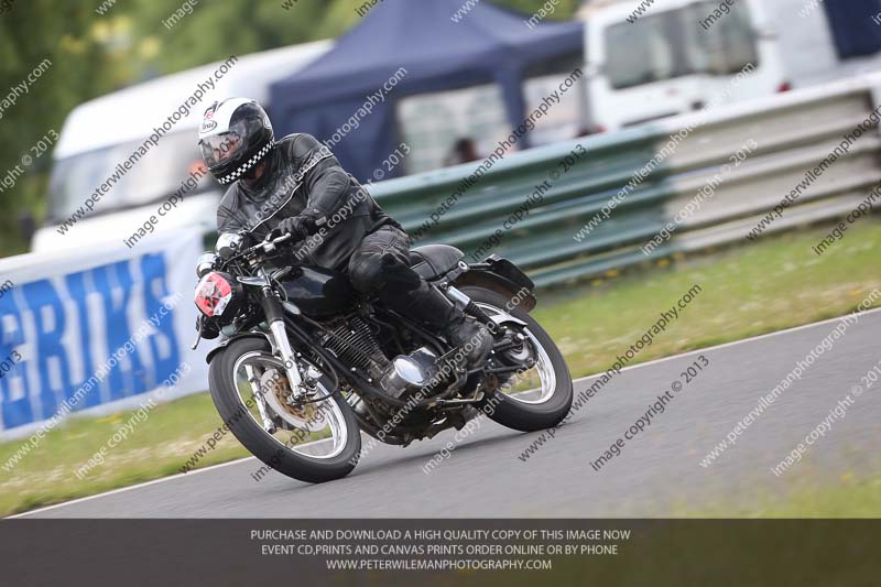 Vintage motorcycle club;eventdigitalimages;mallory park;mallory park trackday photographs;no limits trackdays;peter wileman photography;trackday digital images;trackday photos;vmcc festival 1000 bikes photographs