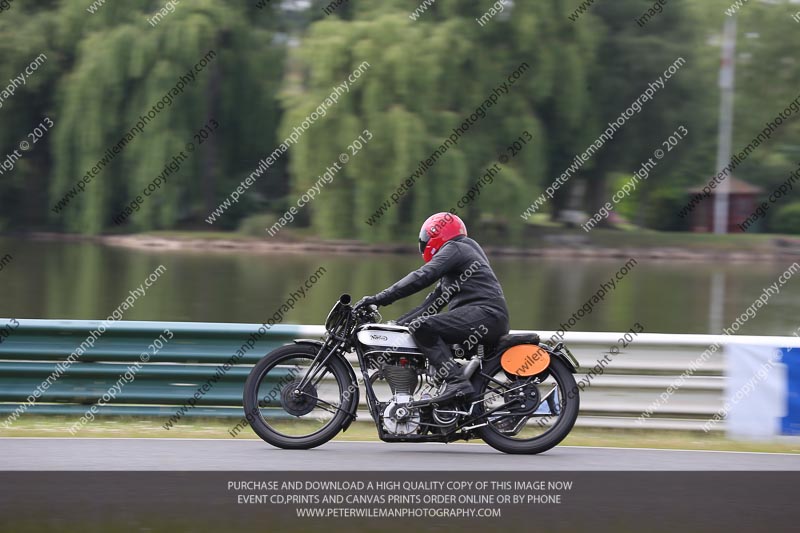 Vintage motorcycle club;eventdigitalimages;mallory park;mallory park trackday photographs;no limits trackdays;peter wileman photography;trackday digital images;trackday photos;vmcc festival 1000 bikes photographs