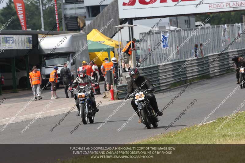 Vintage motorcycle club;eventdigitalimages;mallory park;mallory park trackday photographs;no limits trackdays;peter wileman photography;trackday digital images;trackday photos;vmcc festival 1000 bikes photographs