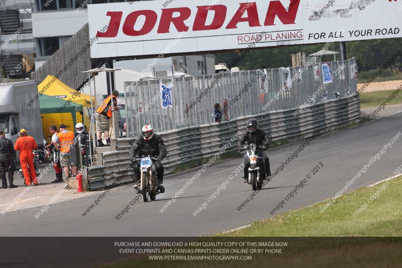 Vintage motorcycle club;eventdigitalimages;mallory park;mallory park trackday photographs;no limits trackdays;peter wileman photography;trackday digital images;trackday photos;vmcc festival 1000 bikes photographs