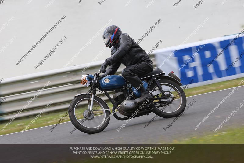 Vintage motorcycle club;eventdigitalimages;mallory park;mallory park trackday photographs;no limits trackdays;peter wileman photography;trackday digital images;trackday photos;vmcc festival 1000 bikes photographs