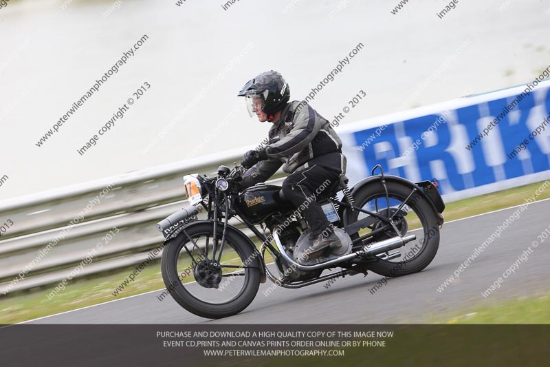 Vintage motorcycle club;eventdigitalimages;mallory park;mallory park trackday photographs;no limits trackdays;peter wileman photography;trackday digital images;trackday photos;vmcc festival 1000 bikes photographs