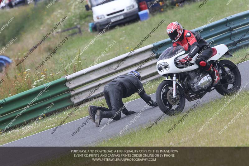 Vintage motorcycle club;eventdigitalimages;mallory park;mallory park trackday photographs;no limits trackdays;peter wileman photography;trackday digital images;trackday photos;vmcc festival 1000 bikes photographs