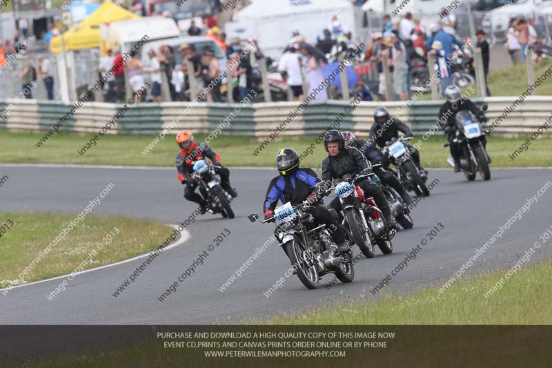 Vintage motorcycle club;eventdigitalimages;mallory park;mallory park trackday photographs;no limits trackdays;peter wileman photography;trackday digital images;trackday photos;vmcc festival 1000 bikes photographs