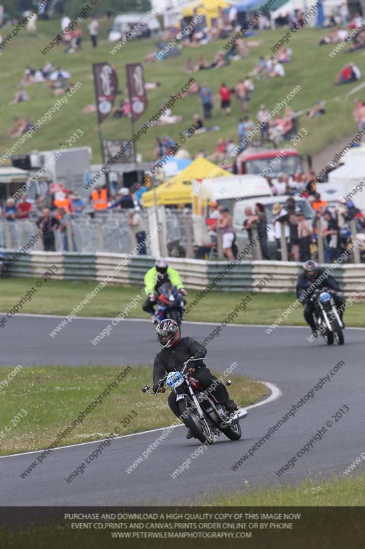 Vintage motorcycle club;eventdigitalimages;mallory park;mallory park trackday photographs;no limits trackdays;peter wileman photography;trackday digital images;trackday photos;vmcc festival 1000 bikes photographs